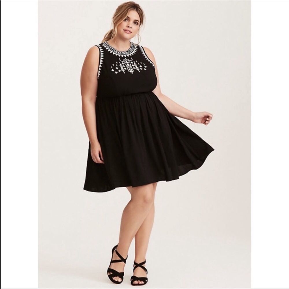 Torrid Size 1 - Black Sleeveless Trapeze Dress with White Embroidery-